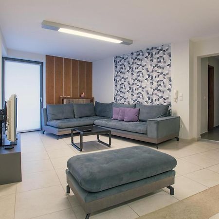 Spacious Fully Equipped 3Bd 2Bath Apt In The Heart Of City With Balconies Ac And Fast Wifi #1 Ираклио Екстериор снимка
